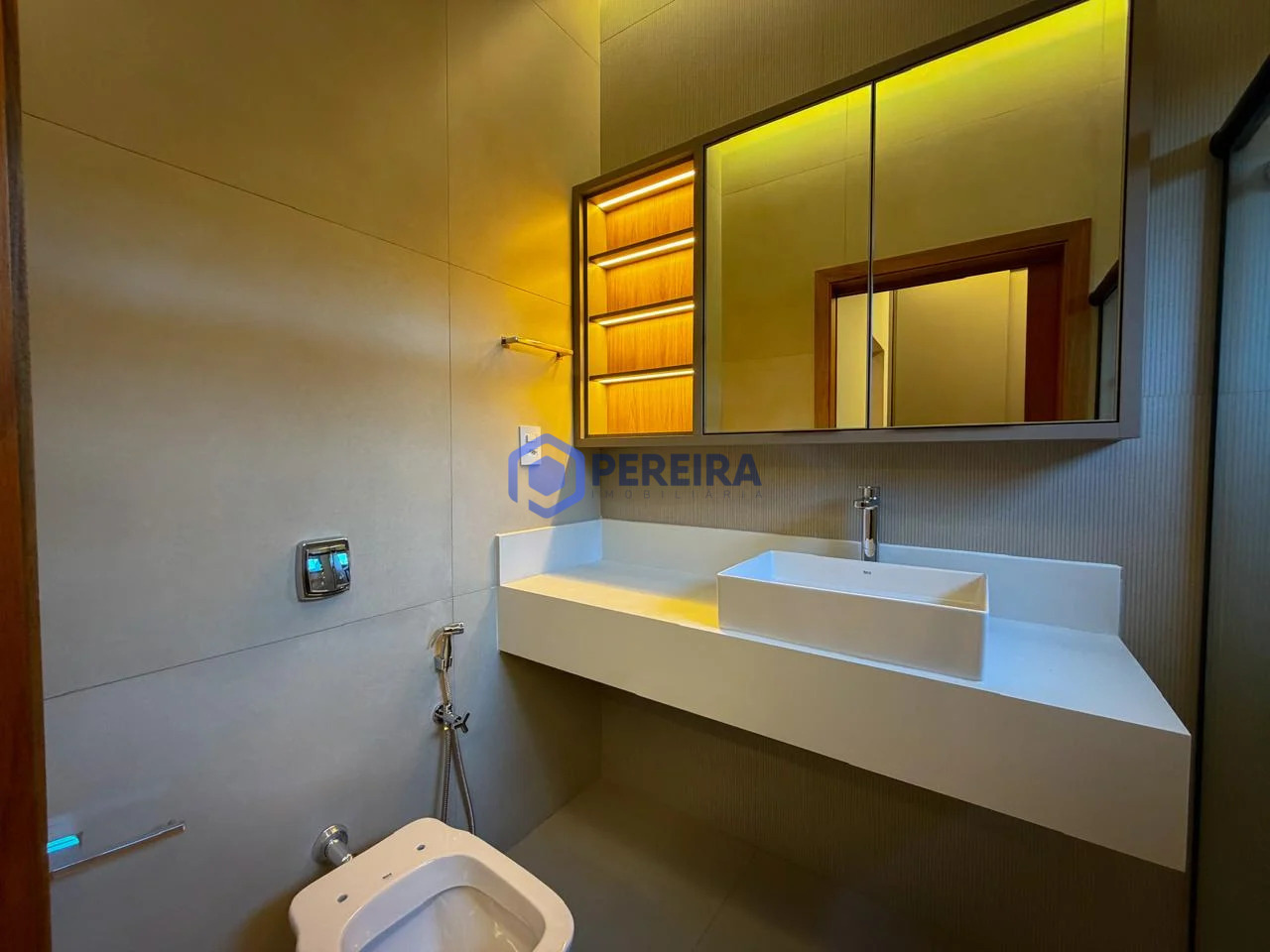 Casa à Venda - 3 Dormitórios e 1 Suíte - Jardim Universitário, Votuporanga - Foto 3