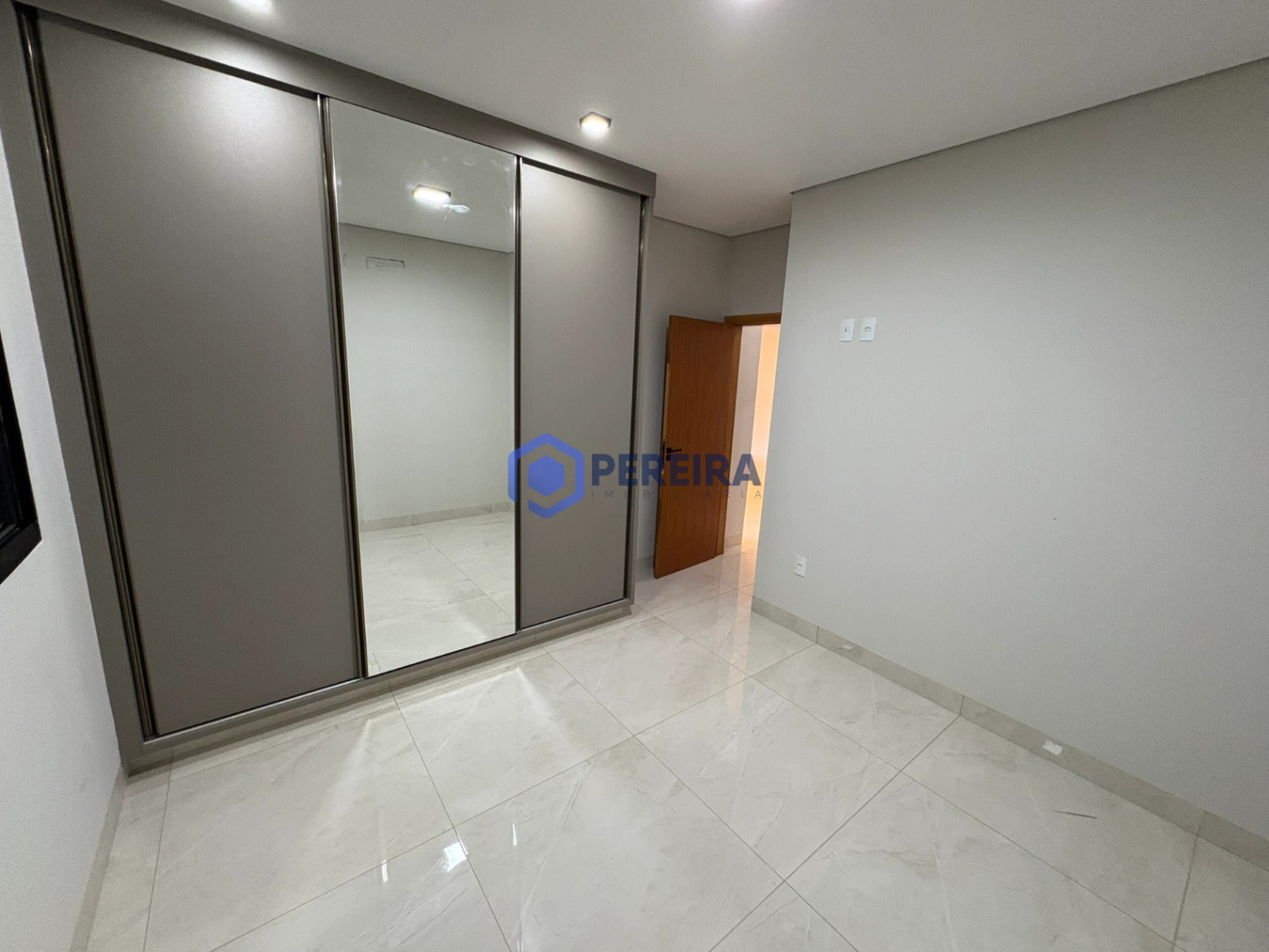 Casa à Venda - 3 Dormitórios e 1 Suíte - Parque Residencial do Lago, Votuporanga - Foto 4