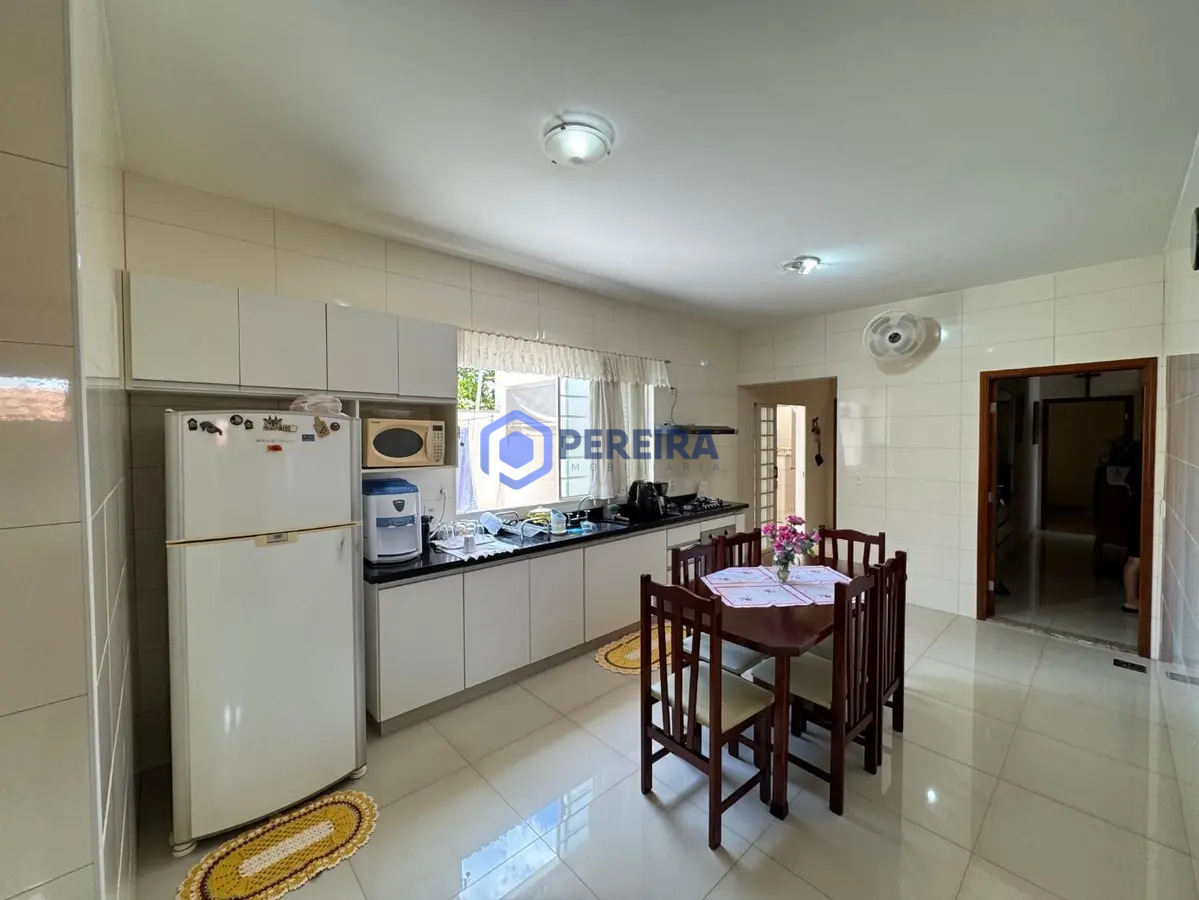 Casa à Venda com 3 Dorms e 2 Suítes - Vila América, Votuporanga - Foto 2