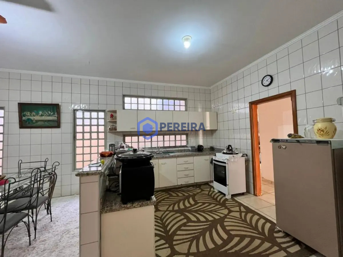 Casa para Venda - 4 dorms, 2 suítes - Friozi, Votuporanga - R$ 750000 - Foto 4