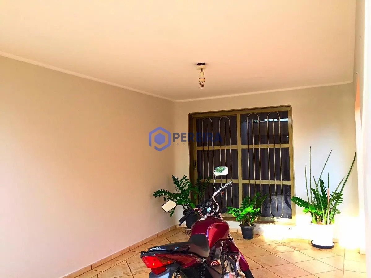 Casa à Venda com 4 Dorms e 2 Suítes - Jardim Alvorada, Votuporanga - Foto 2