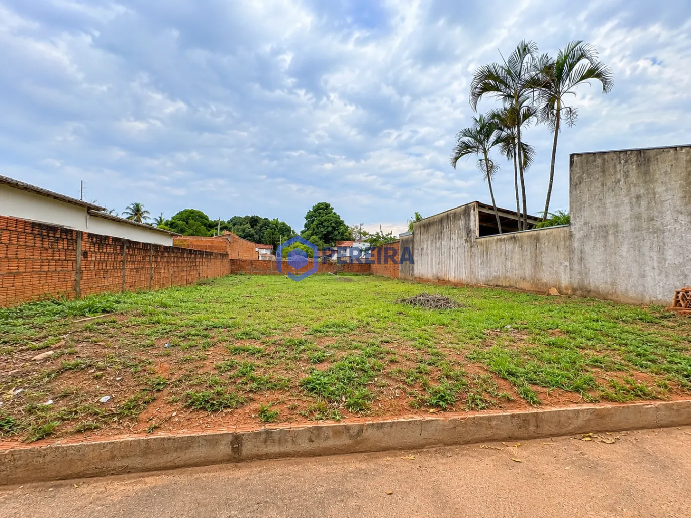 Terreno à Venda - 325.4m² - Jardim das Palmeiras I, Votuporanga - Foto principal