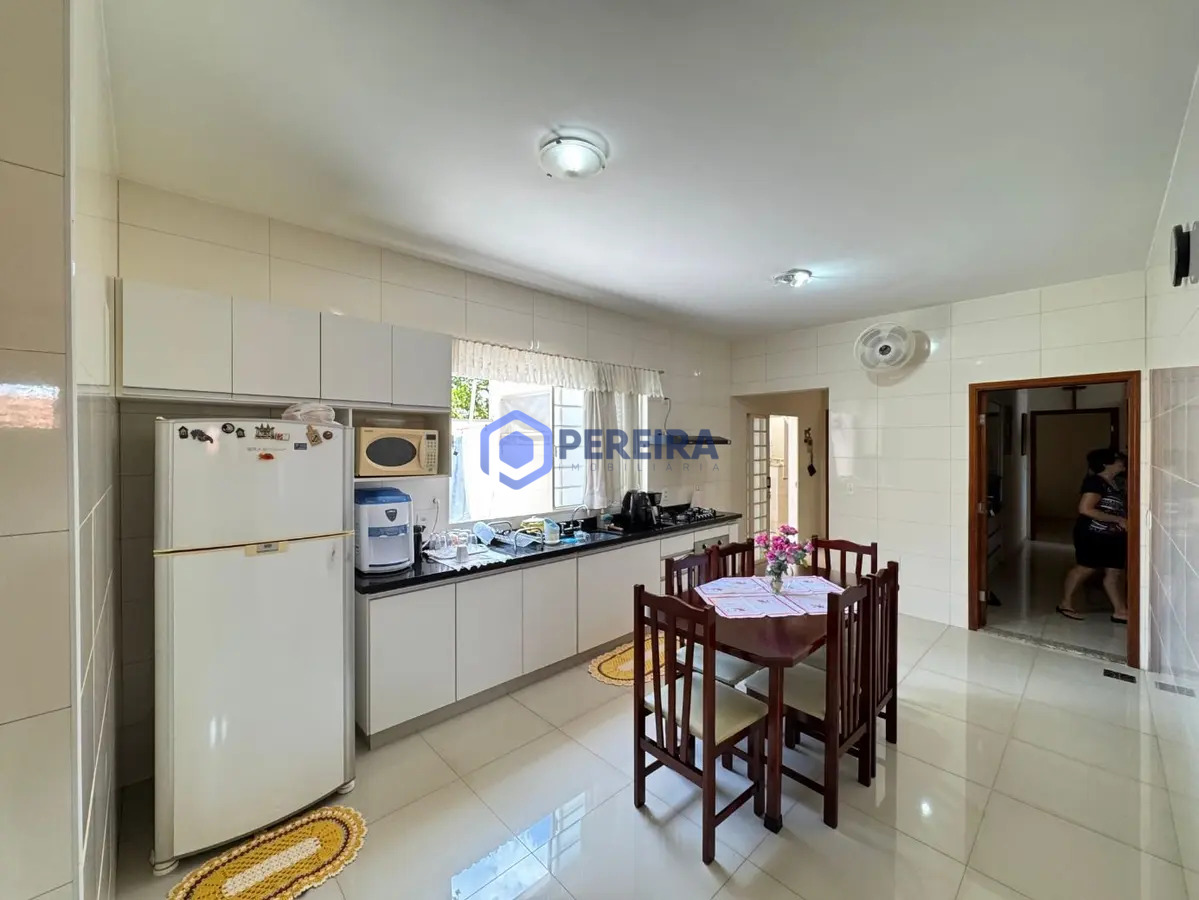 Casa à Venda com 3 Dorms e 2 Suítes - Vila América, Votuporanga - Foto 4