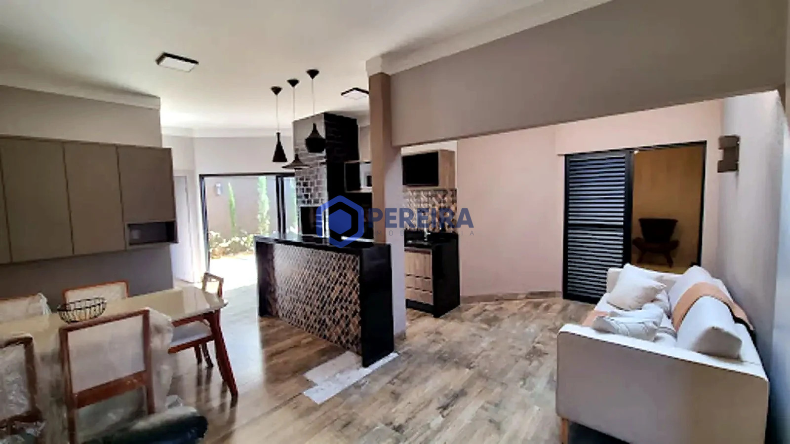 Casa à Venda - 3 Dorms e 1 Suíte - Vila Residencial Divina de Carvalho Nogueira, Votuporanga - Foto principal