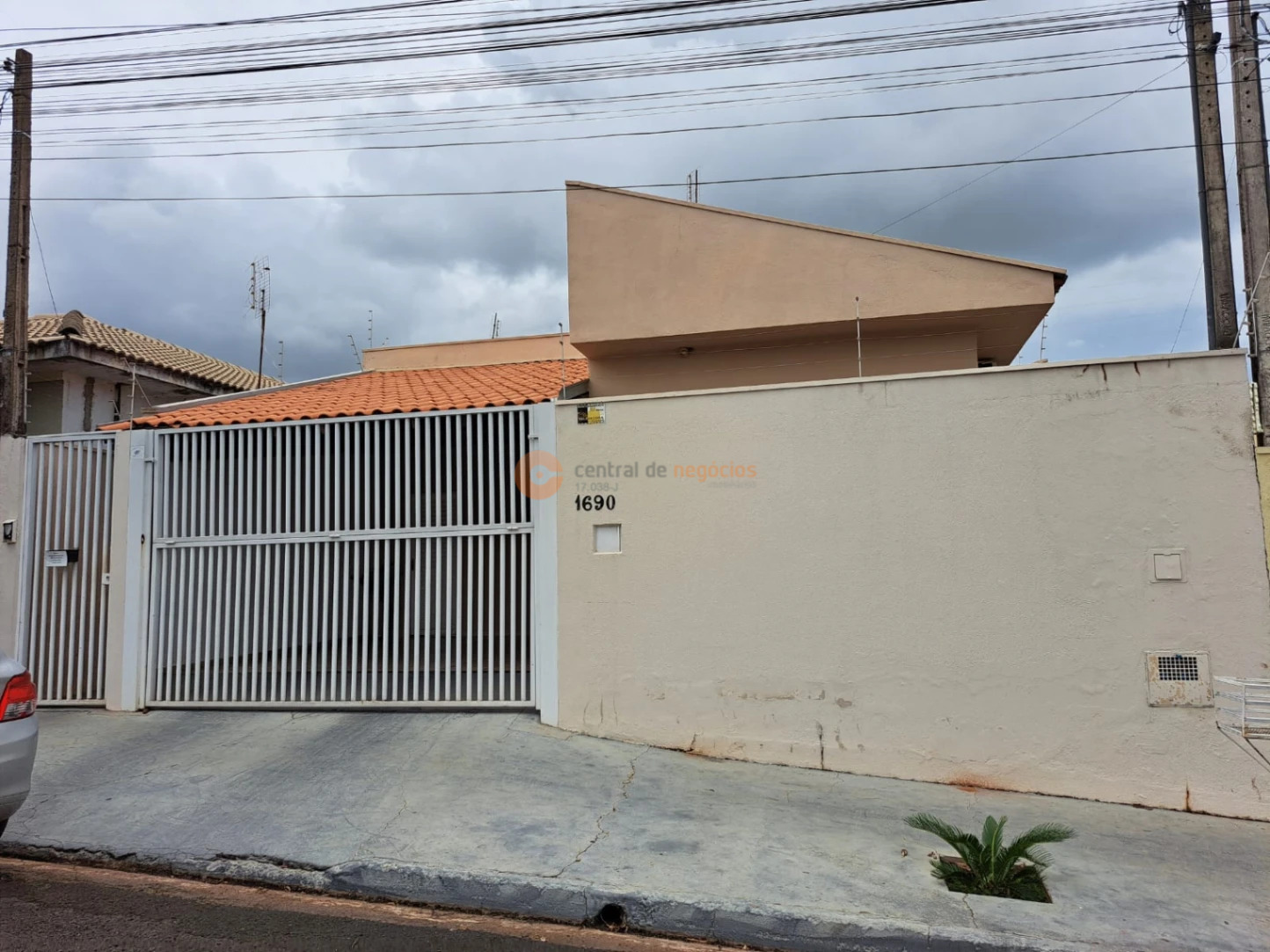 Casa à Venda com 3 Dorms e 1 Suíte - Jardim Residencial Dharma, Votuporanga - Foto principal