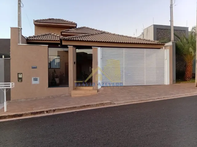Casa à Venda - 2 Dormitórios e 2 Suítes - Jardim Vilar III, Votuporanga