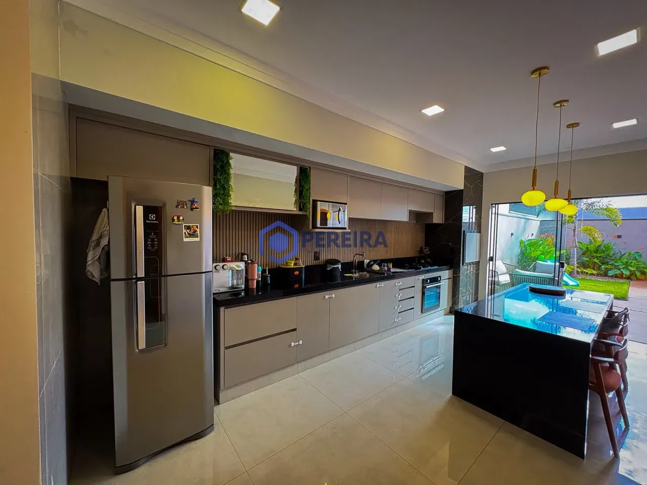 Casa Moderna com Pé-Direito Duplo, Suíte e Quintal Amplo - Jardim Residencial Eulália - Foto principal