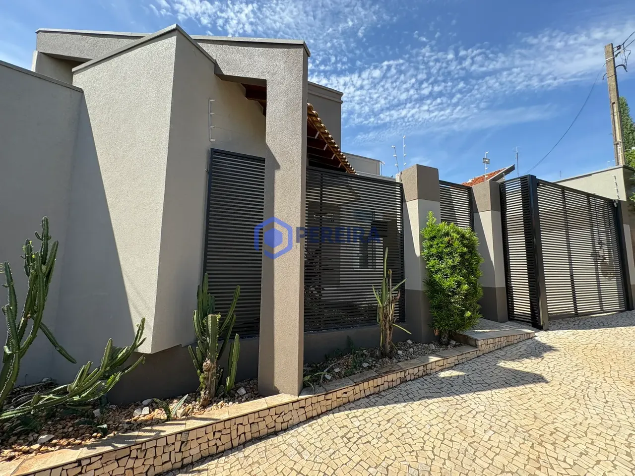 Casa à Venda - 4 Dorms e 2 Suítes - Patrimônio Velho, Votuporanga - Foto principal