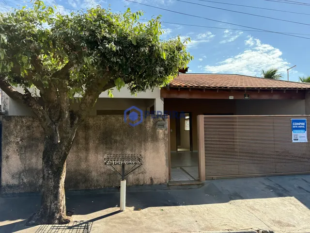 Casa à Venda - 3 Dormitórios e 2 Suítes - Pozzobon, Votuporanga