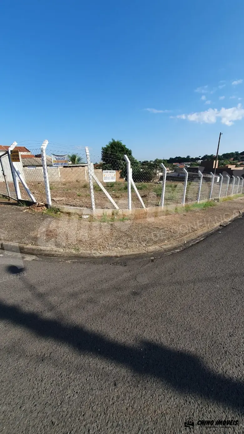 Terreno à venda - Esquina / Rua Policarpo Beloni - 840m² - Foto principal