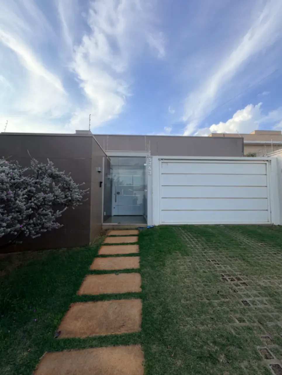 Casa linda no Bairro Jardim dos Ipês - Foto principal