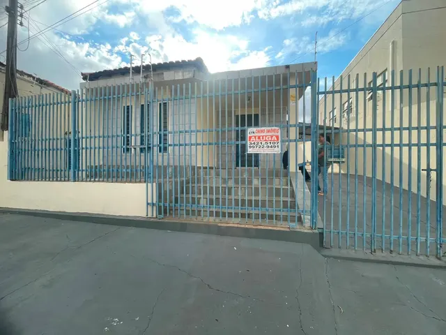 Casa para Locação - 2 Dorms e 1 Suíte - Chácara das Paineiras