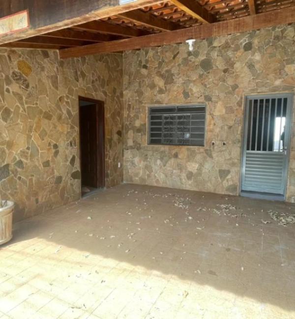 Casa à Locação com 3 Dorms - COHAB, Votuporanga - Foto 2